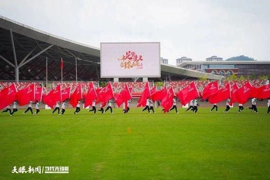 第9分钟，阿瑙托维奇禁区中路跟进低射被门将挡出底线。